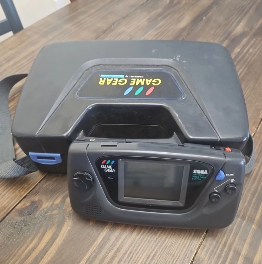 Sega Game Gear Device & Case